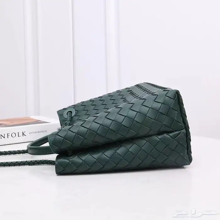 شنطة (حقيبة ) BOTTEGA بوتيقا مع كامل الملحقات 3
