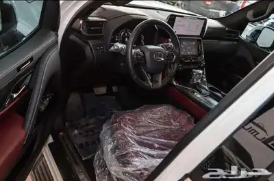 لكزس LX 2024 ماشي 3000 فقط بدي ومحركات وكالة 8