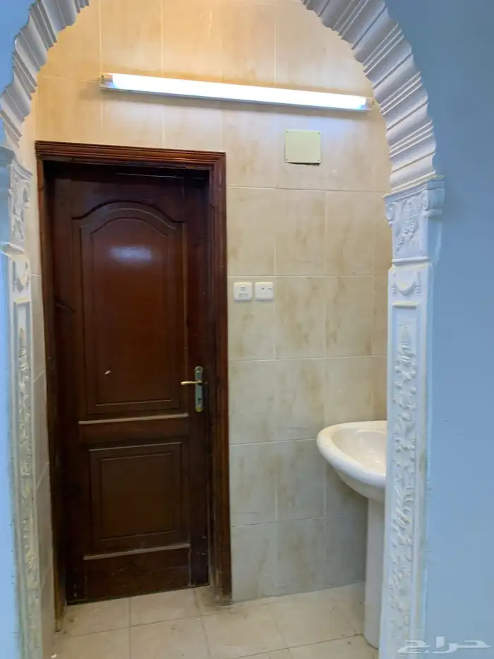 للبيع دور سكني على واجهتين حي الزهره 10