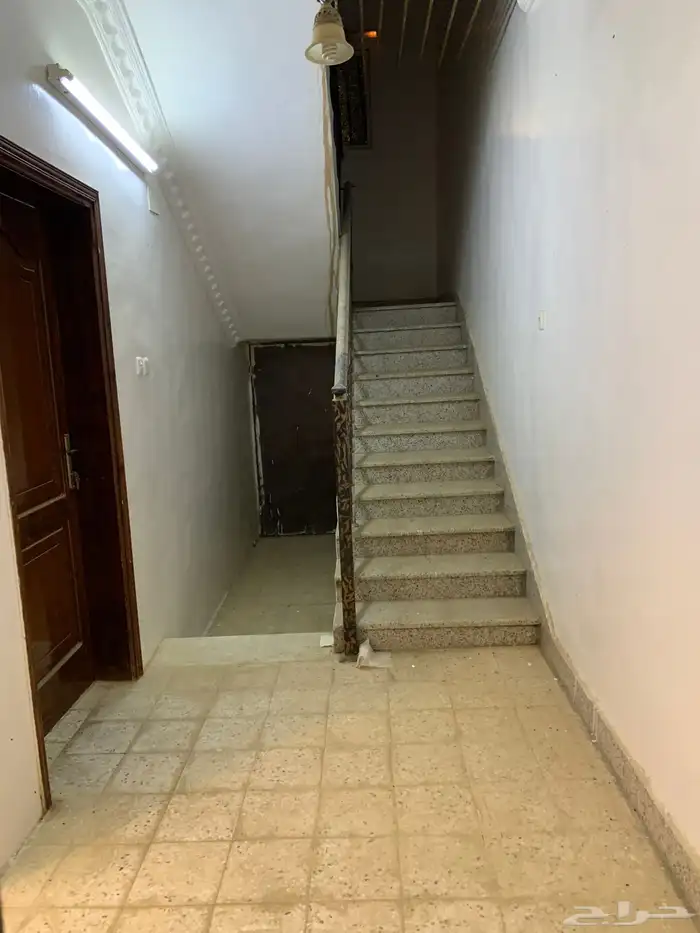 للبيع دور سكني على واجهتين حي الزهره 2