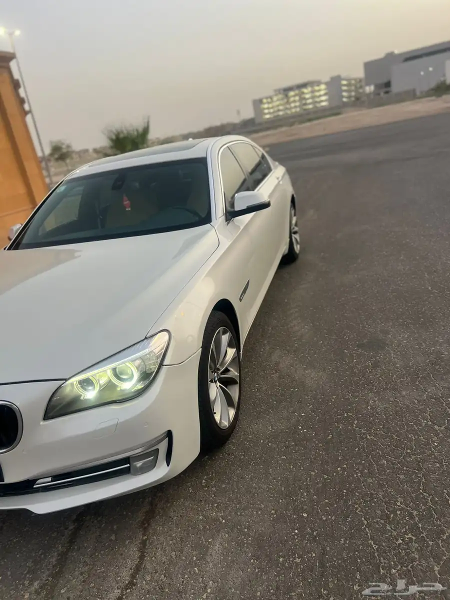 BMW 730li موديل 2015 9