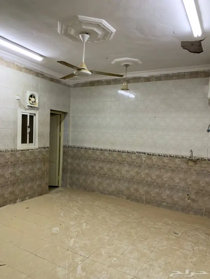 للبيع دور سكني على واجهتين حي الزهره 6