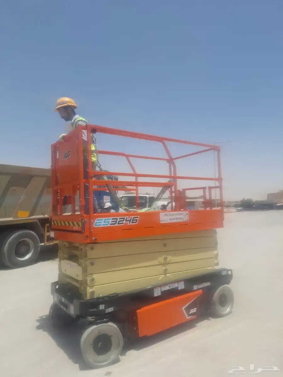 Scissor lift Rental - سيزرات للإيجار 2