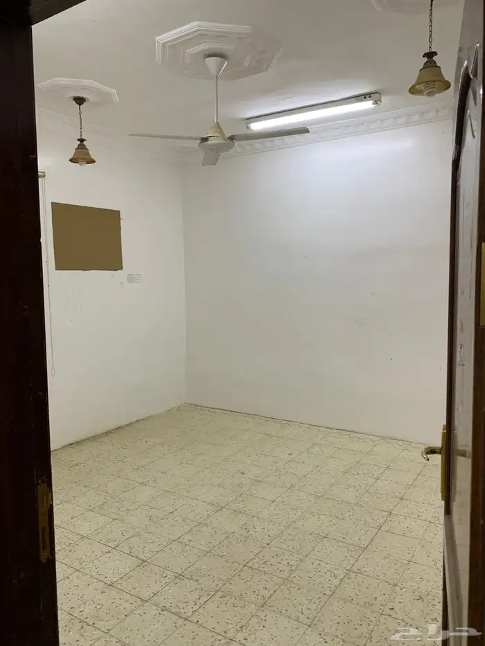 للبيع دور سكني على واجهتين حي الزهره 3