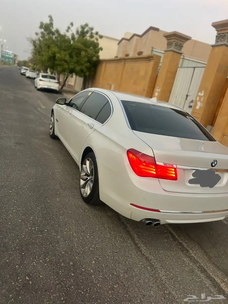 BMW 730li موديل 2015 1