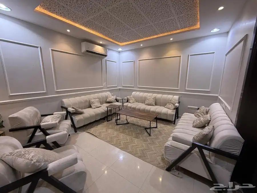 اثاث وثلاجه مع طاوله طعام مع غرف نوم بدون مكيفات 0