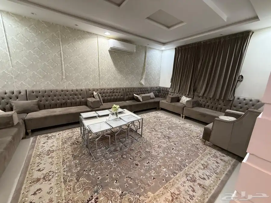 اثاث وثلاجه مع طاوله طعام مع غرف نوم بدون مكيفات 3