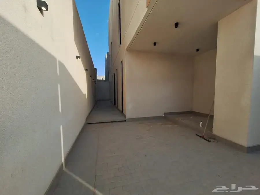 فيلا للإيجار حي الرمال 18