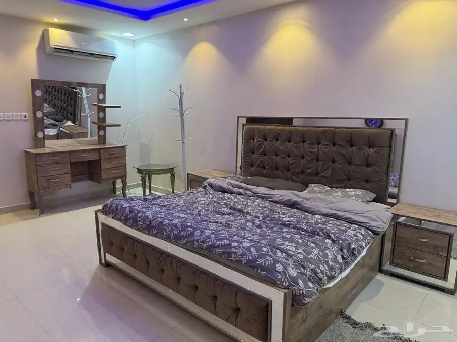 اثاث وثلاجه مع طاوله طعام مع غرف نوم بدون مكيفات 12