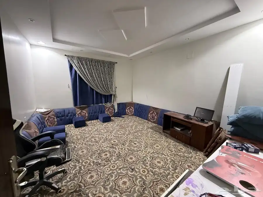 اثاث وثلاجه مع طاوله طعام مع غرف نوم بدون مكيفات 4