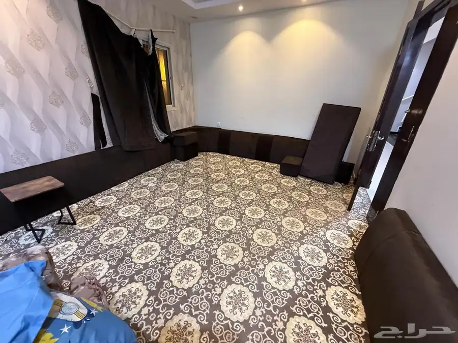 اثاث وثلاجه مع طاوله طعام مع غرف نوم بدون مكيفات 14
