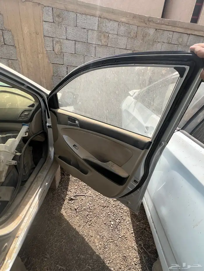 اكسنت تشليح ل البيع قير مع مكينه مع قطع مفصله من 12لى18 5