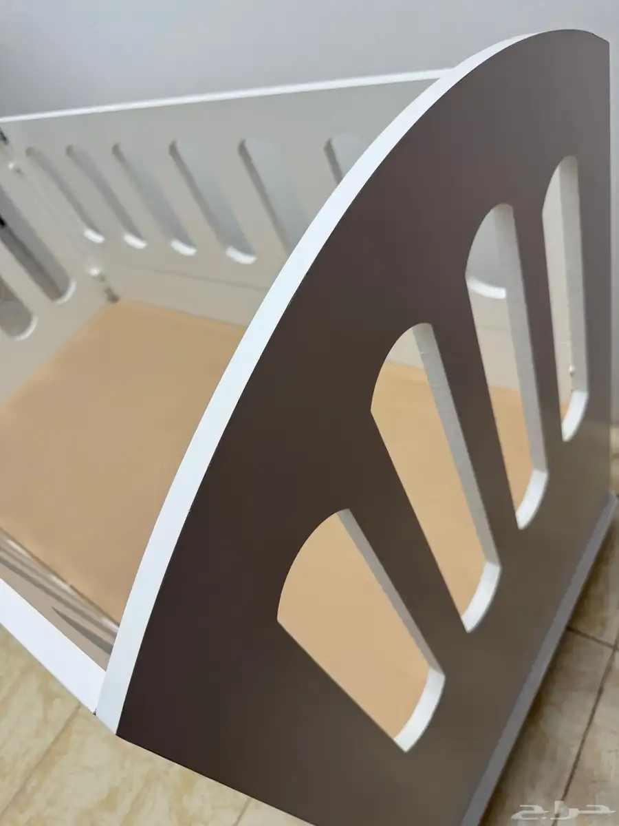 سرير اطفال 1