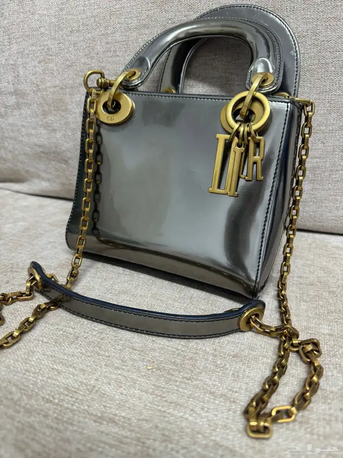 شنطه نسائيه ماركه ديور الاصليه 0