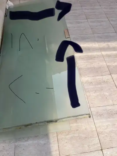 بابين زجاج سكريت واحد درفه والثاني متحرك نظيف خالي من عيوب 0