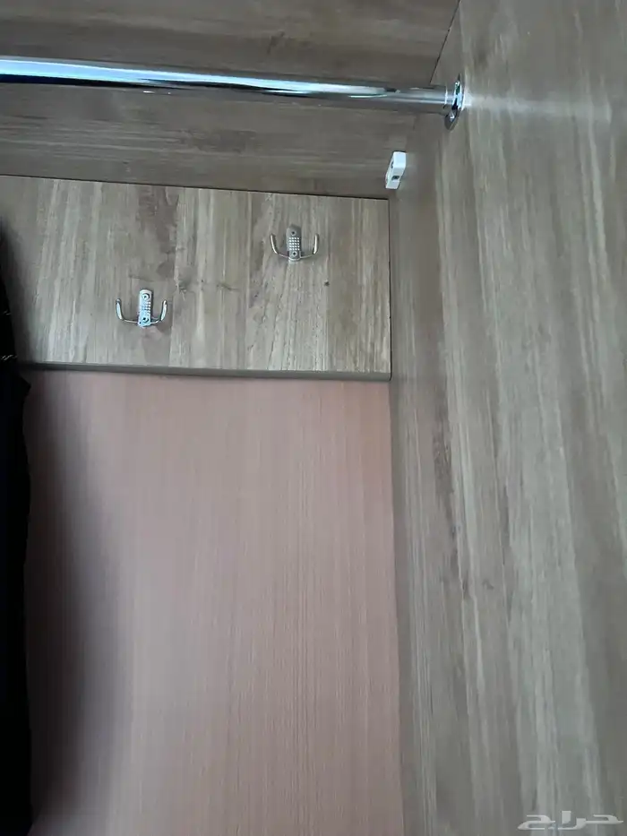 دولاب خشبي شبه جديد 0