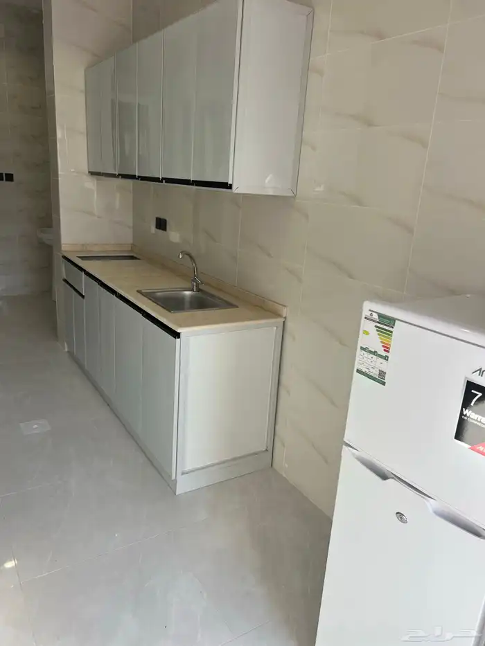 وحدات سكنيه فاخره جديده الحلقه الشرقيه قريب من طريق المطار 1