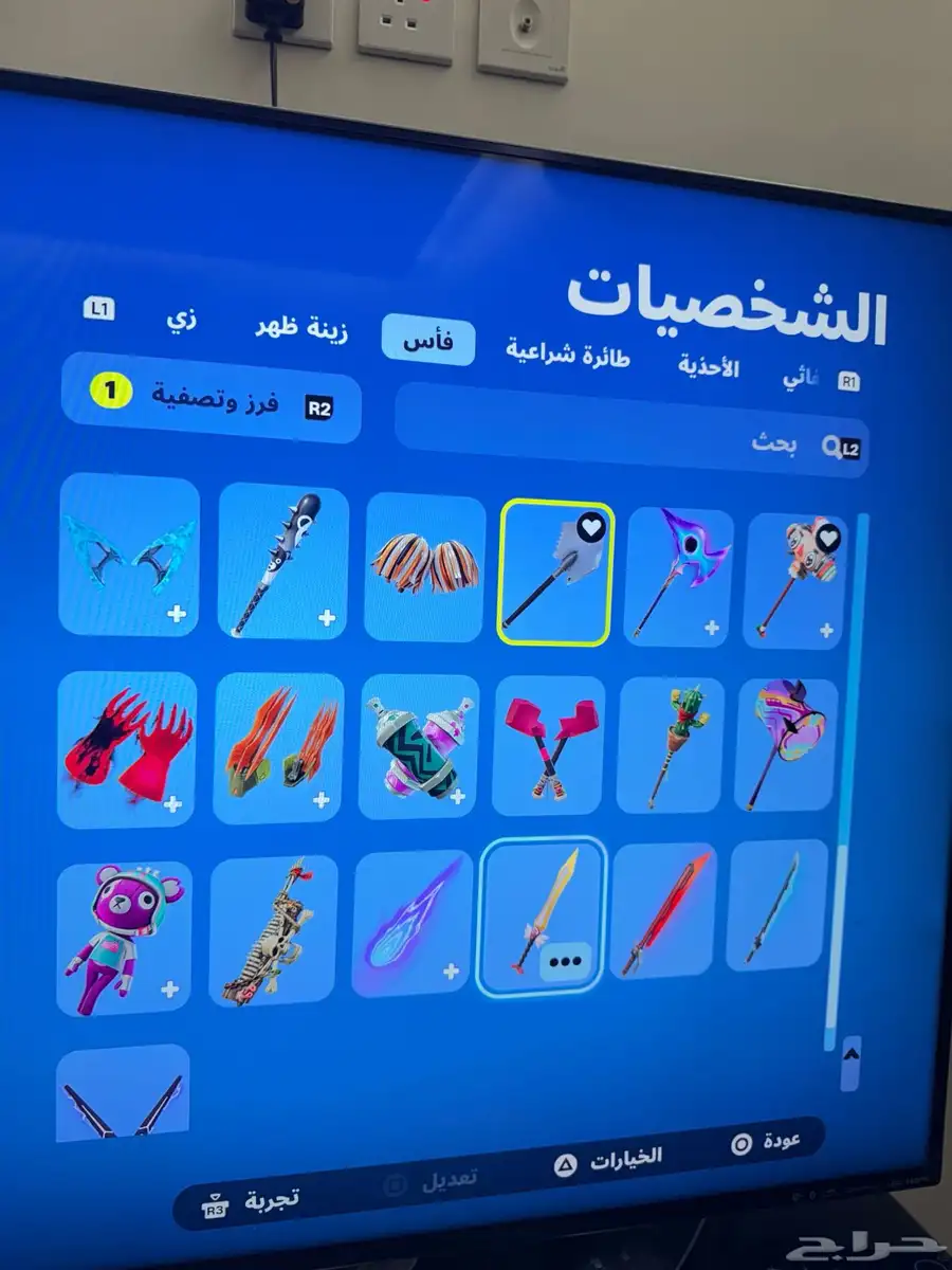 حساب فورت نايت يوجد حدود 40 سكن 5
