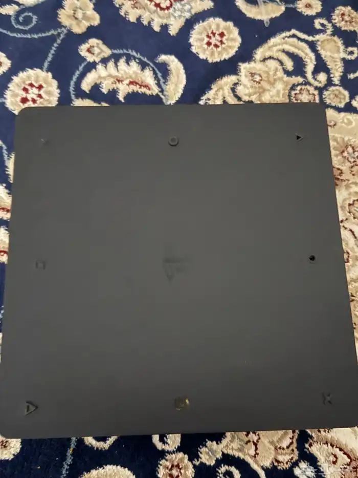 البه الزرقاء الي جنب الزر الي يخرج منه الشريط تشتغل ما يضره 2