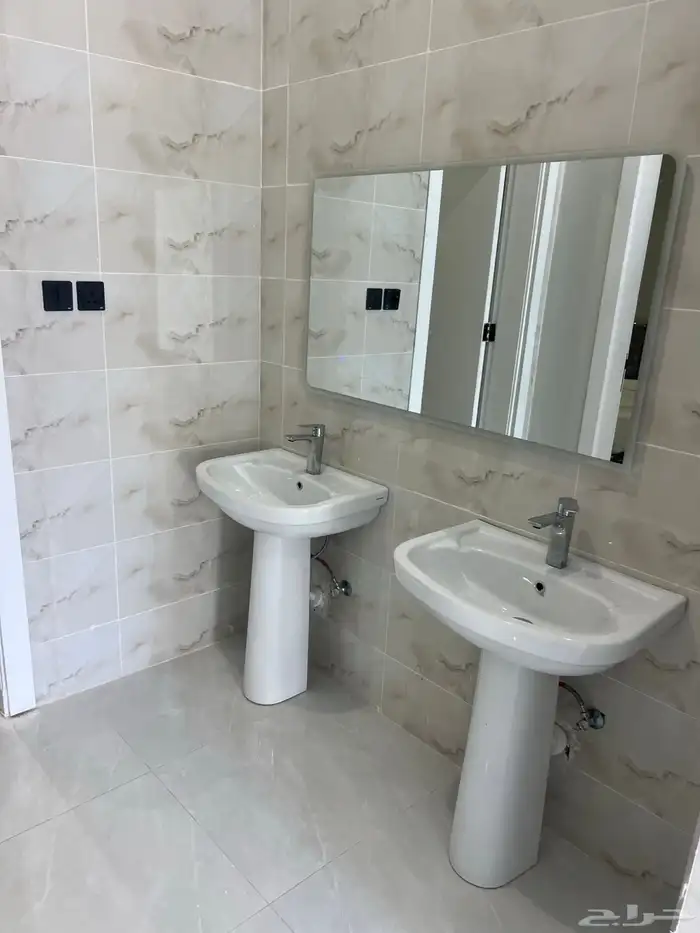 وحدات سكنيه فاخره جديده الحلقه الشرقيه قريب من طريق المطار 5