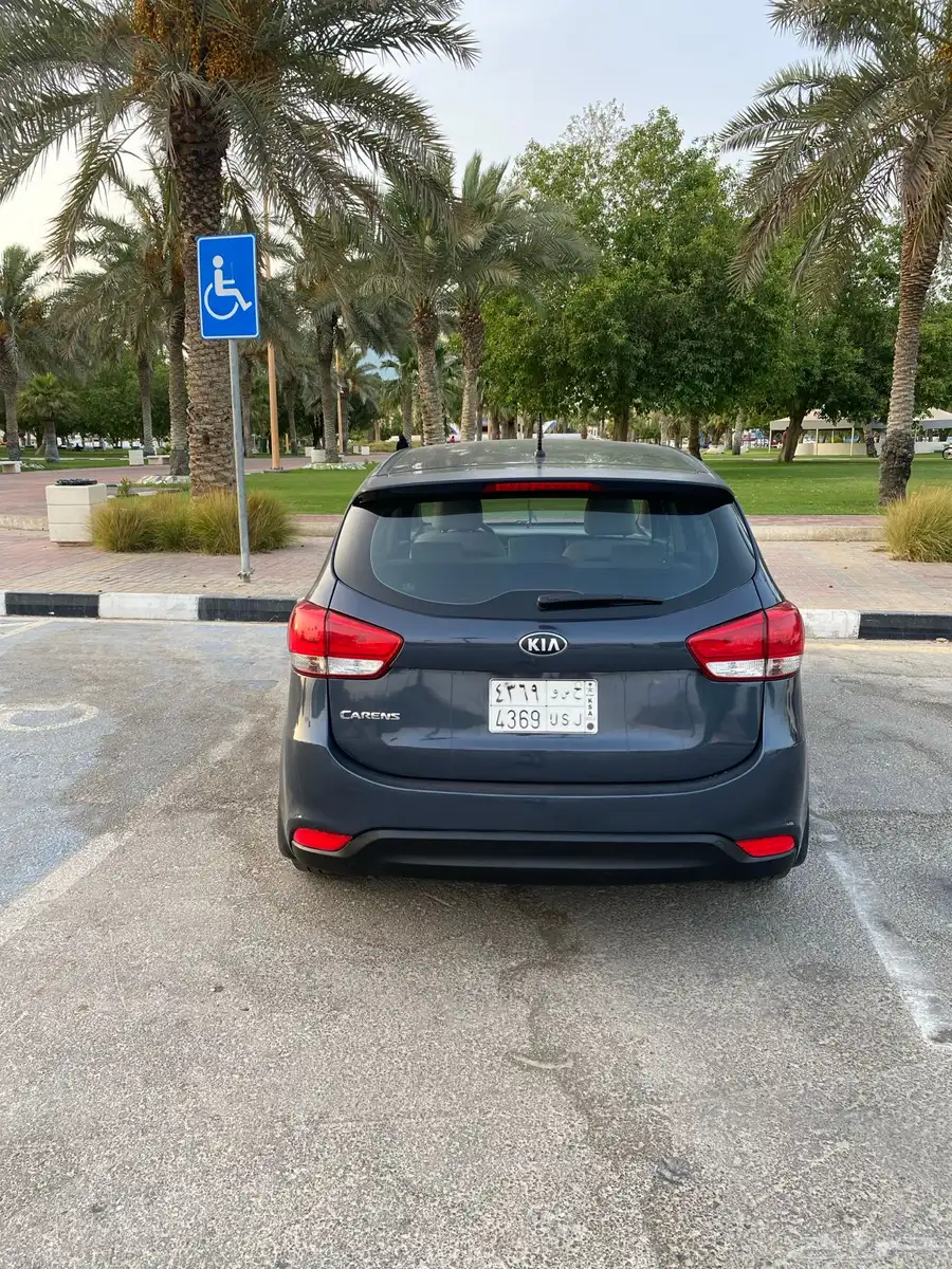كيا كارنس واجن 3