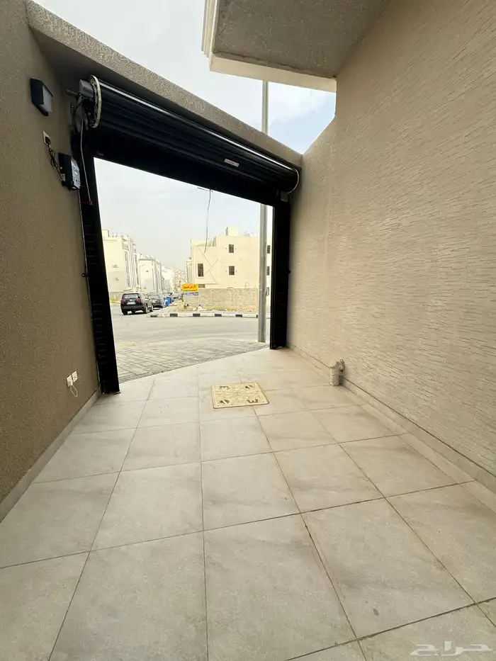 للبيع ادوار علوية وادوار ارضية واروف تشطيب فندقي vip 14