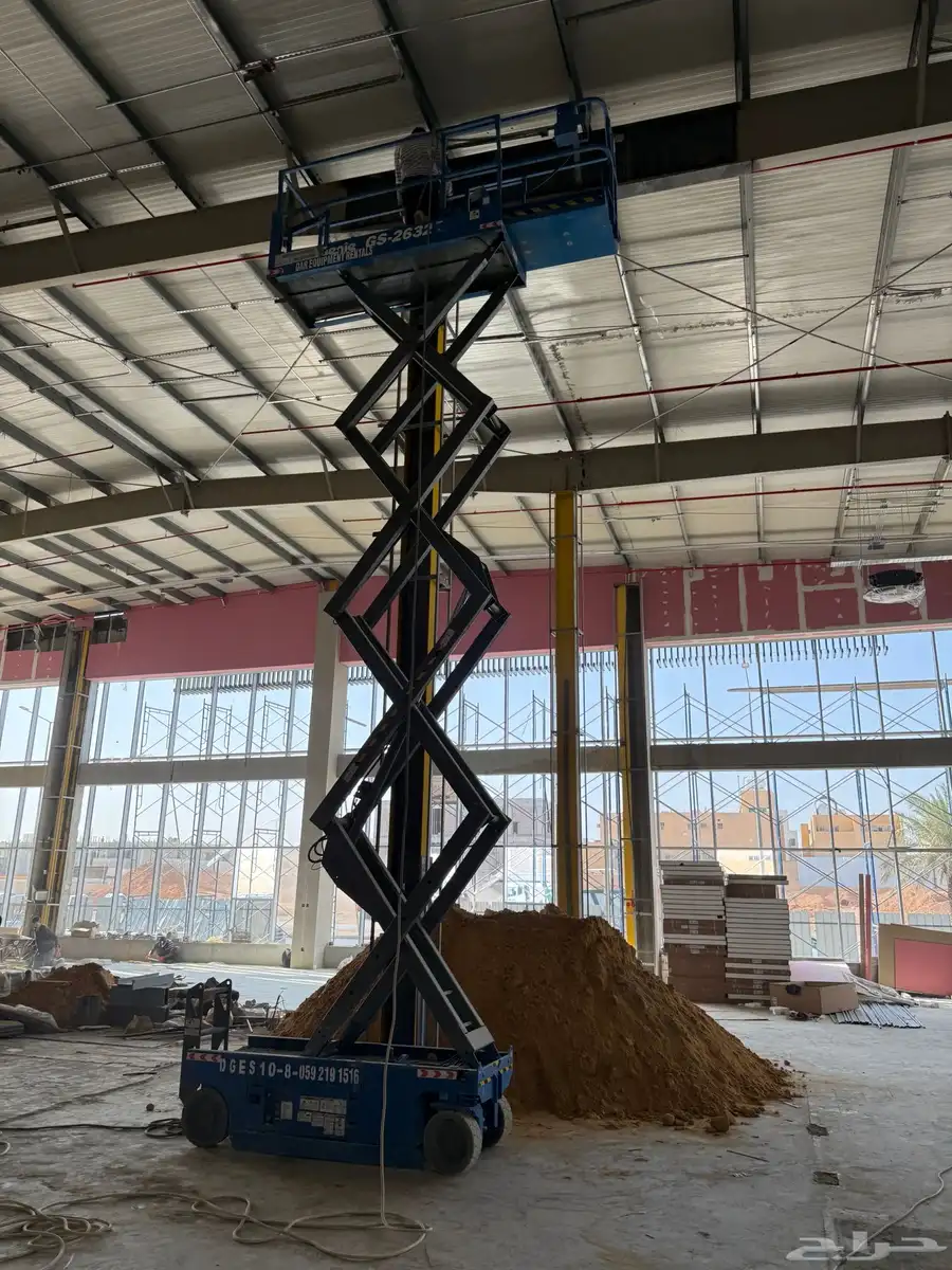 Scissor lift Rental - سيزرات للإيجار 1