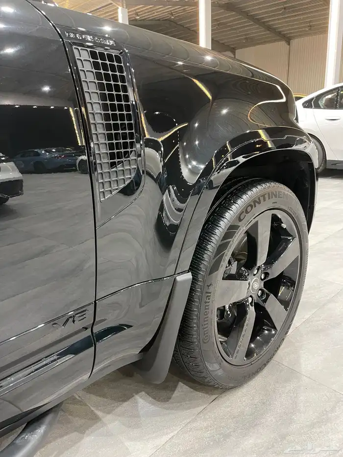 2025 Defender V8 P525 Edition One 3