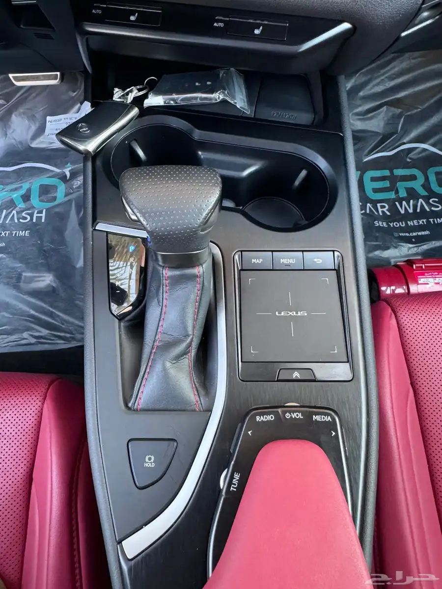 لكزس UX200 F SPORTS 2021 31