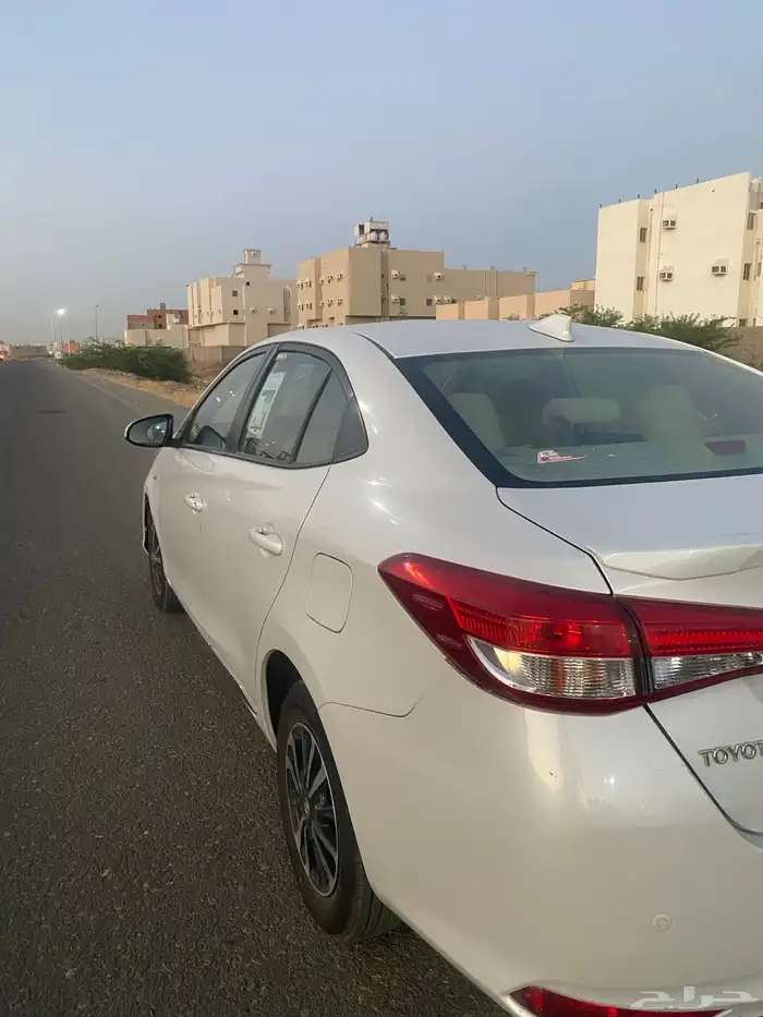 يارس اللون ابيض الموديل 2021 3