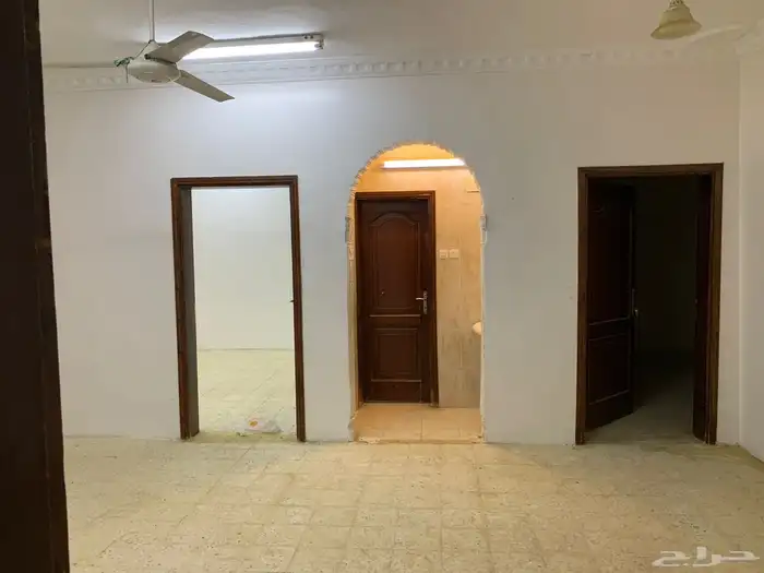 للبيع دور سكني على واجهتين حي الزهره 7