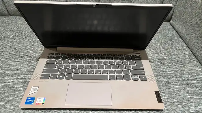 للبيع لابتوب لينوفو نظيف جدا  i5 5