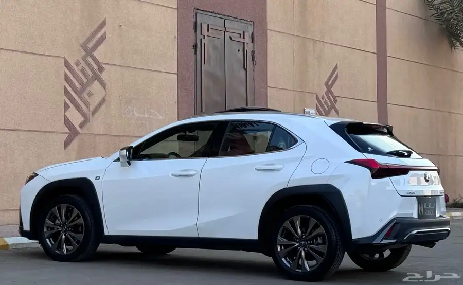 لكزس UX200 F SPORTS 2021 9