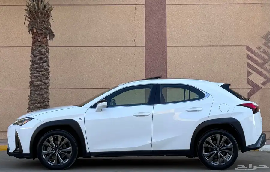 لكزس UX200 F SPORTS 2021 10