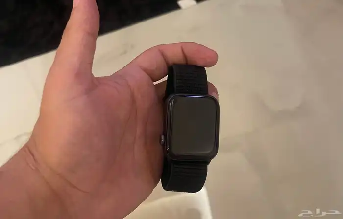 تم البيع ساعة ابل 44 بوصه 0