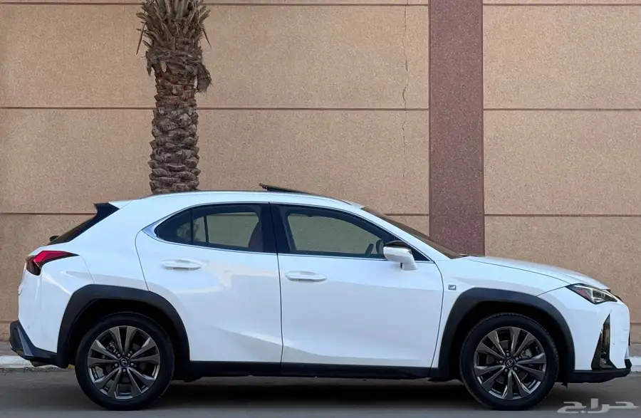 لكزس UX200 F SPORTS 2021 11
