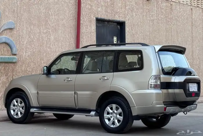 مستبيشي باجيرو GLS 2020 بحالة الوكالة 9