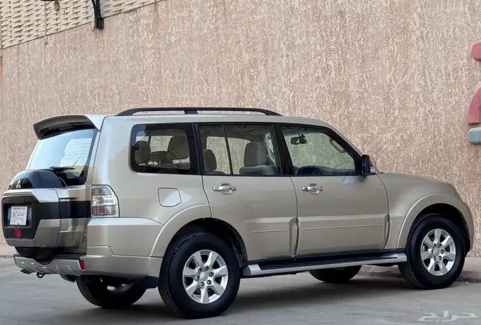 مستبيشي باجيرو GLS 2020 بحالة الوكالة 11
