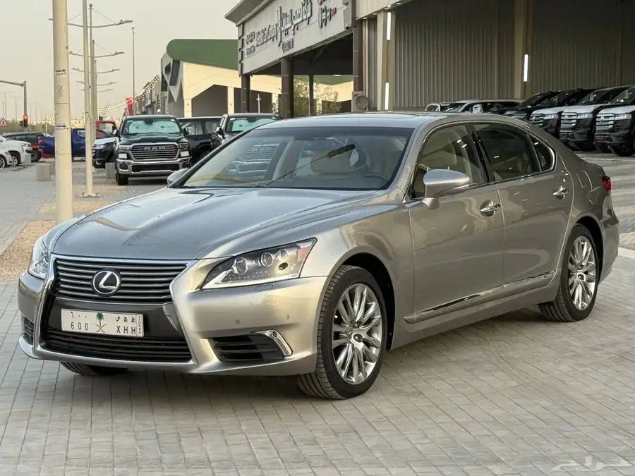 لكزس LS600 H 2