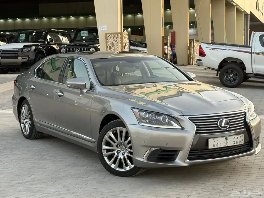 لكزس LS600 H 3