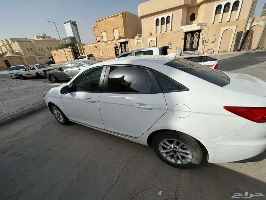 فورد إسكورت2020ستاندر 5