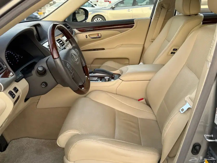 لكزس LS600 H 8