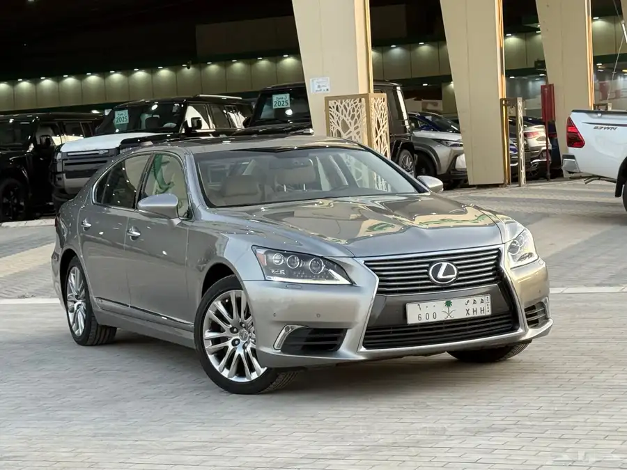 لكزس LS600 H 6