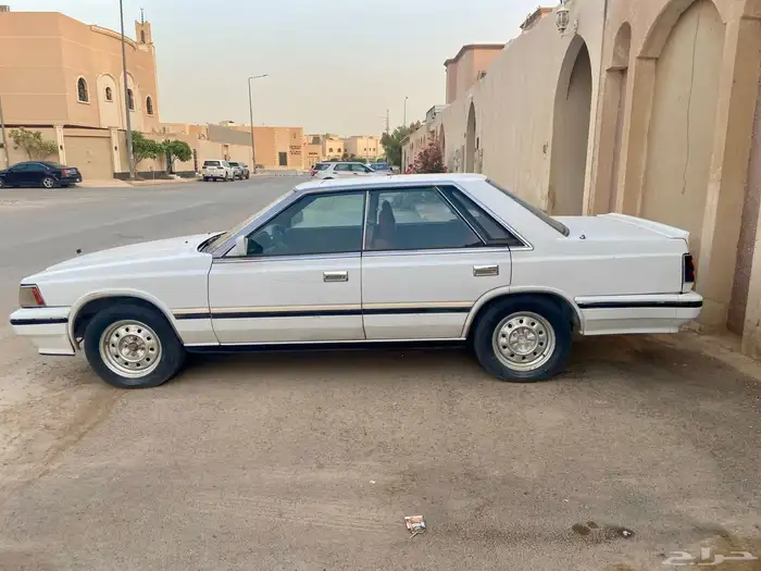 نيسان كلاسيك سياره نادره ومميزه لعشاق الكلاسيك 3