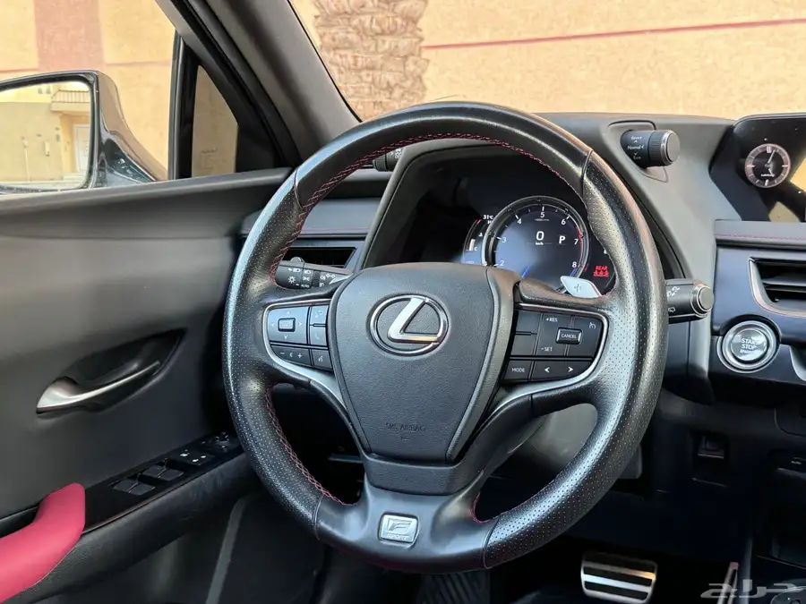 لكزس UX200 F SPORTS 2021 35