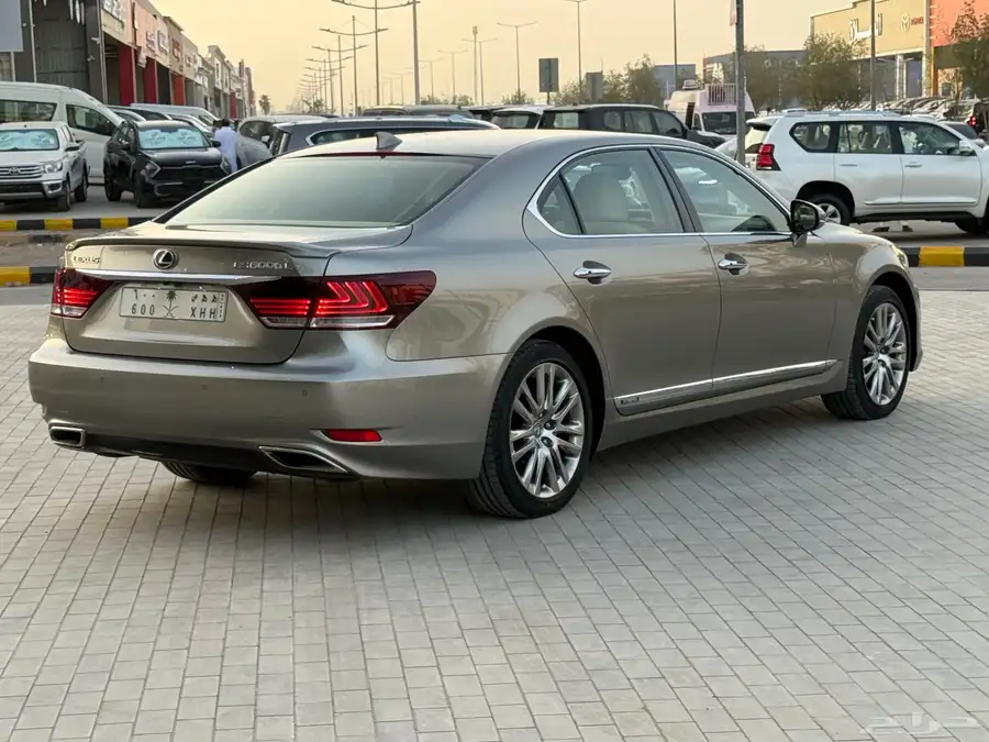 لكزس LS600 H 15