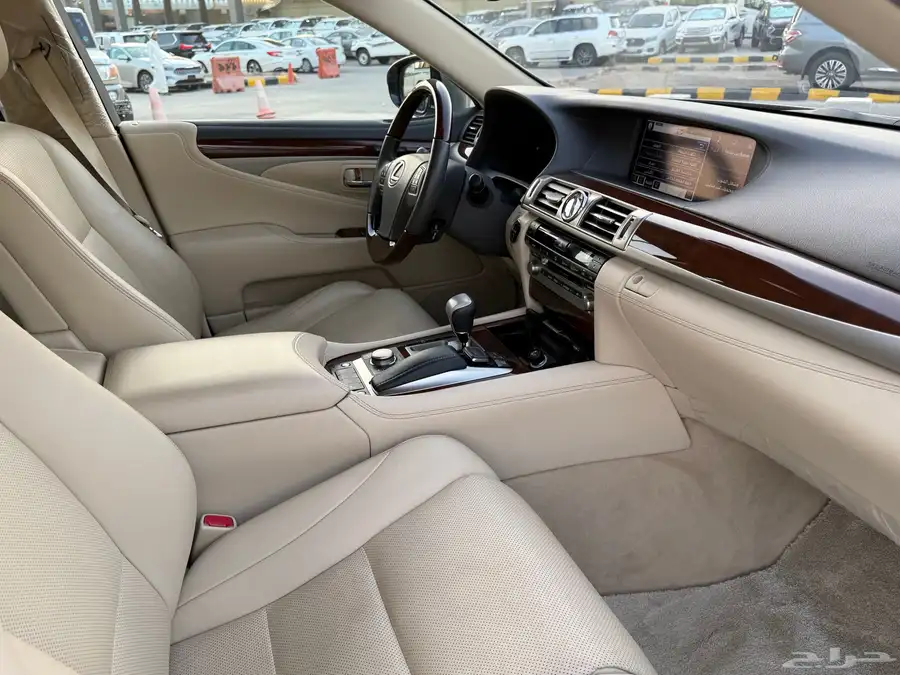 لكزس LS600 H 13