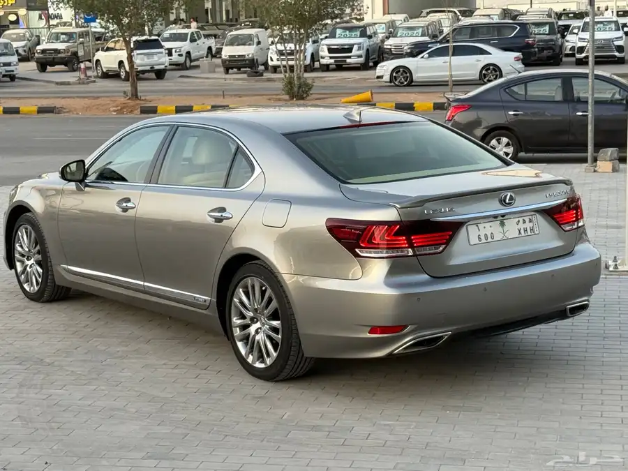 لكزس LS600 H 16