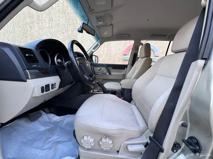 مستبيشي باجيرو GLS 2020 بحالة الوكالة 31