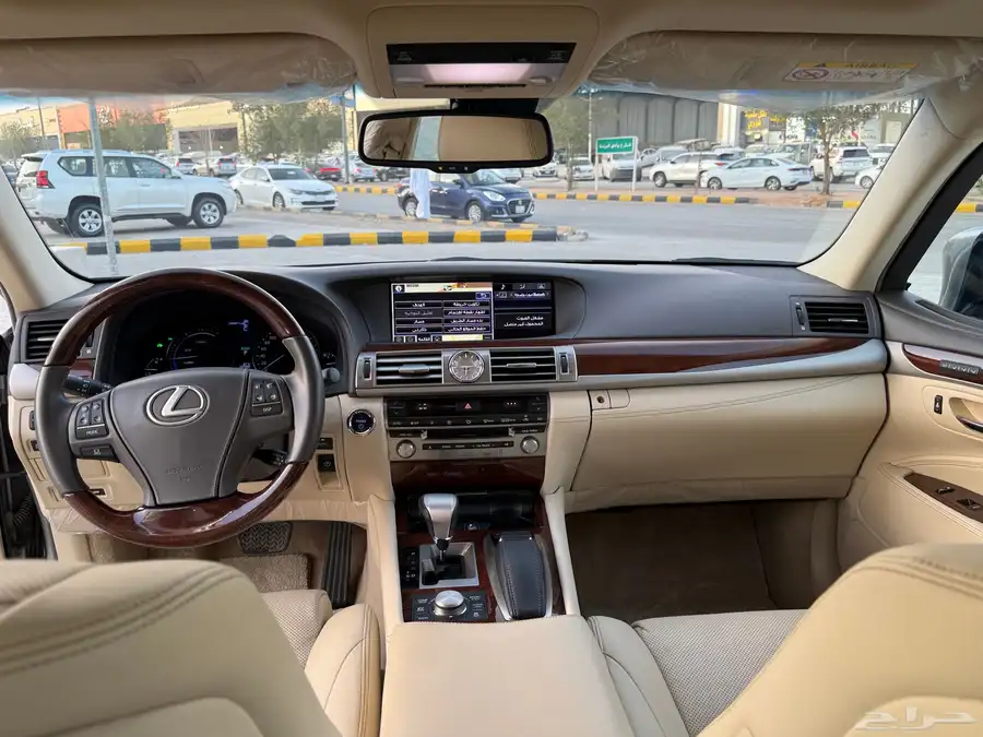 لكزس LS600 H 11